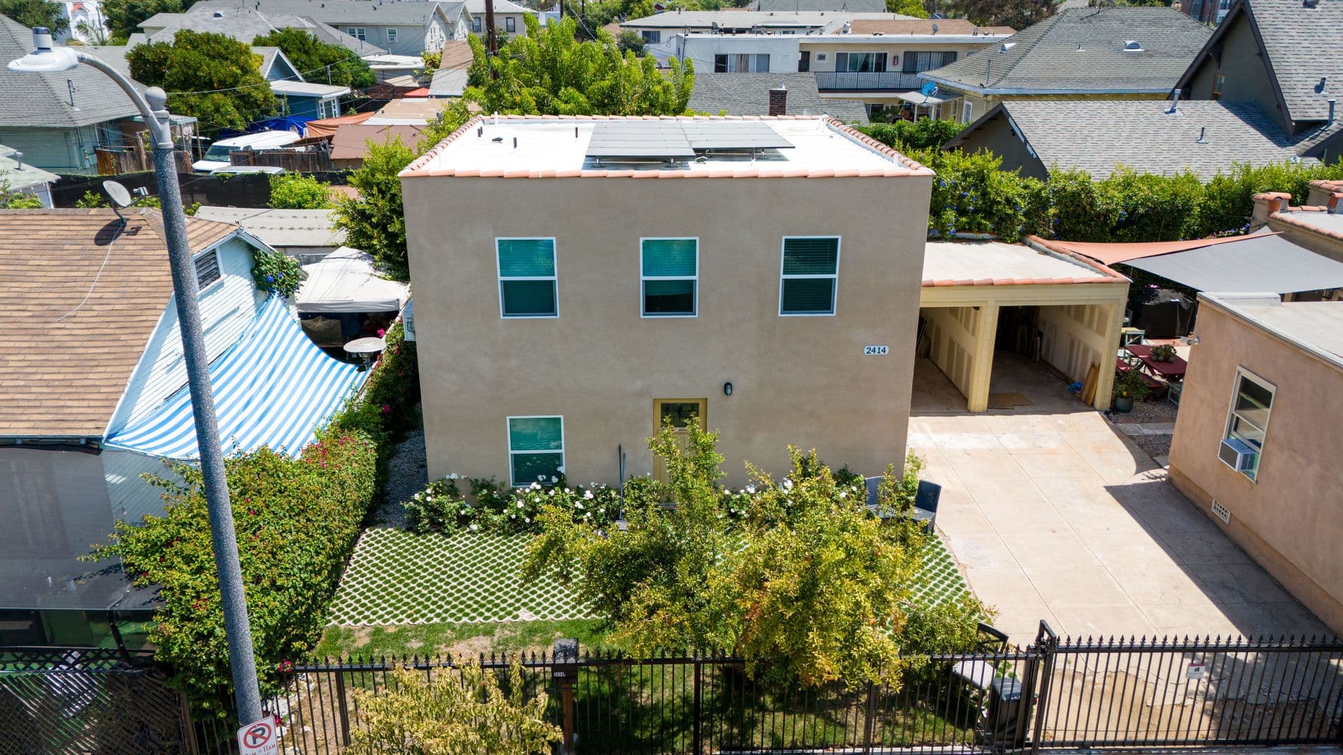 Los Angeles Apartment: 1481 W 25th St
