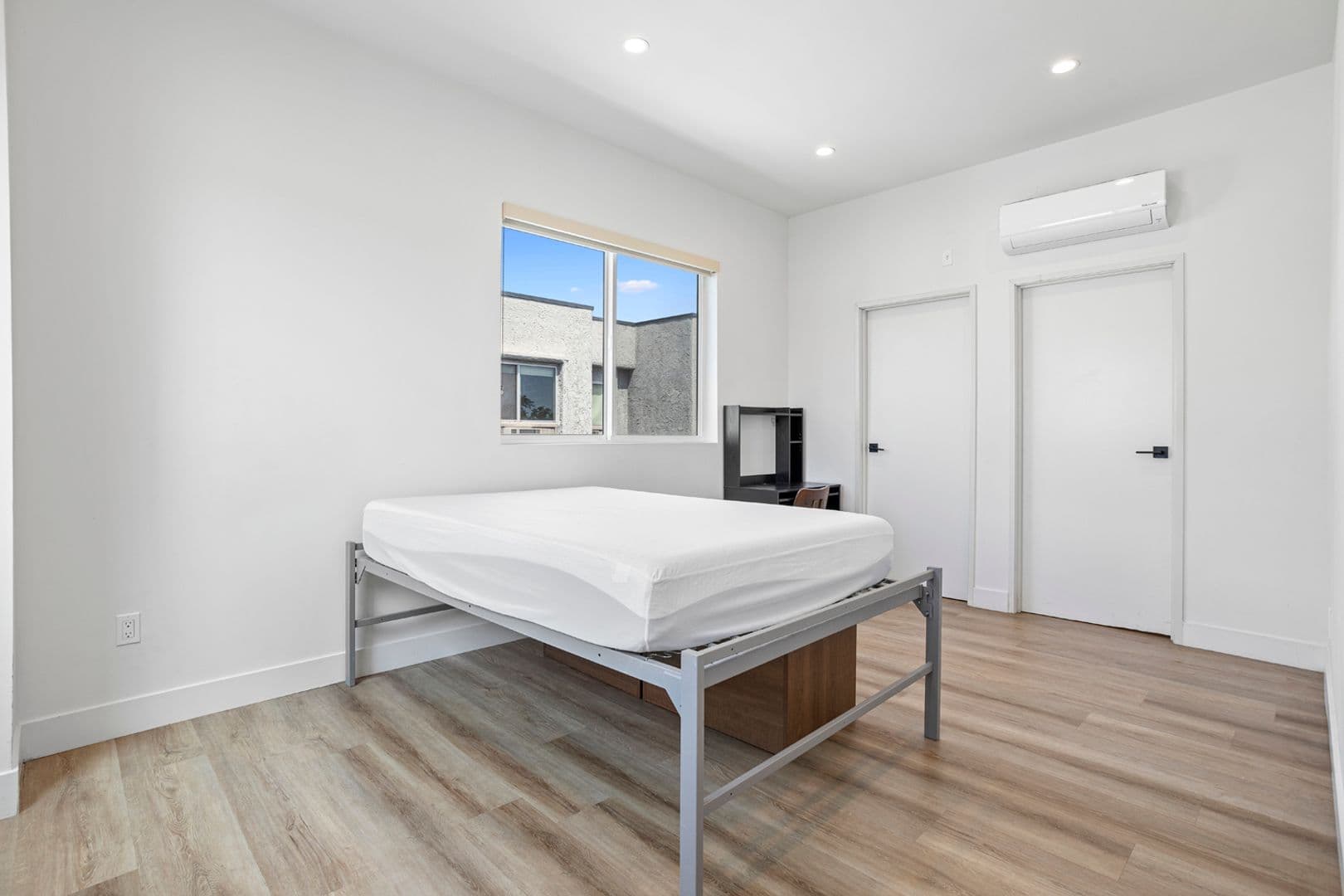 Los Angeles Apartment: 2714 Portland Street
