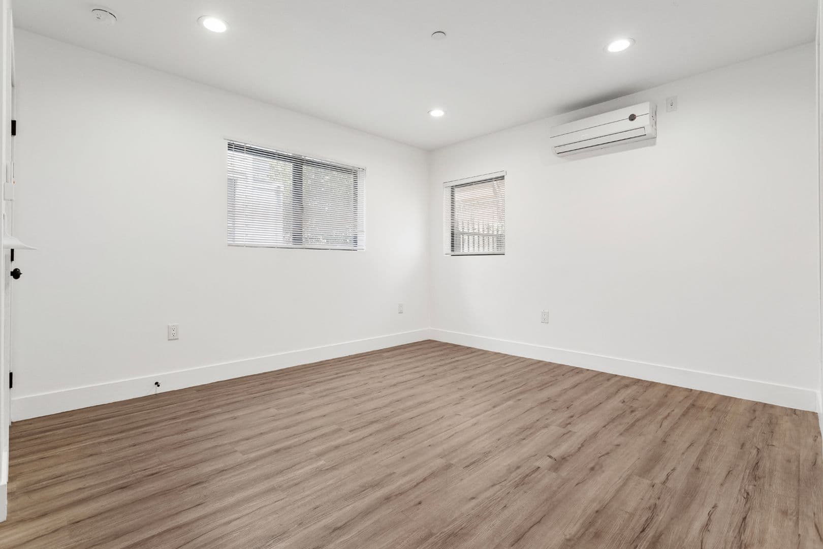 Los Angeles Apartment: 1256 W Adams Blvd.