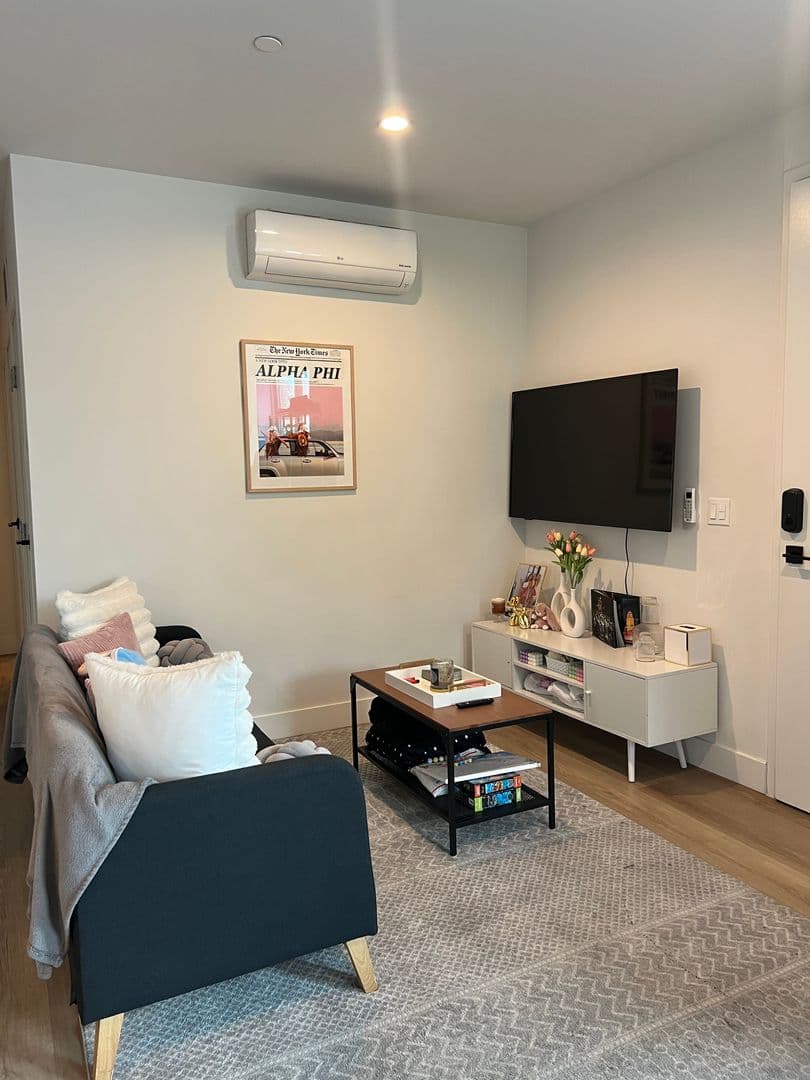 Los Angeles Apartment: 2714 Portland Street