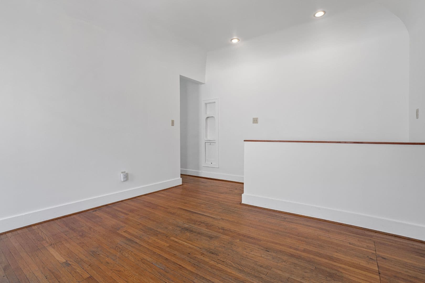 Los Angeles Apartment: 1151 W 29th Street