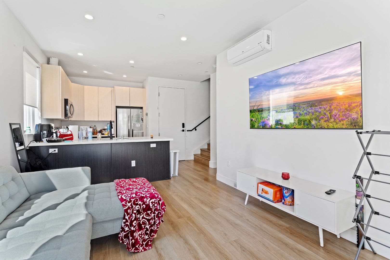Los Angeles Apartment: 2714 Portland Street