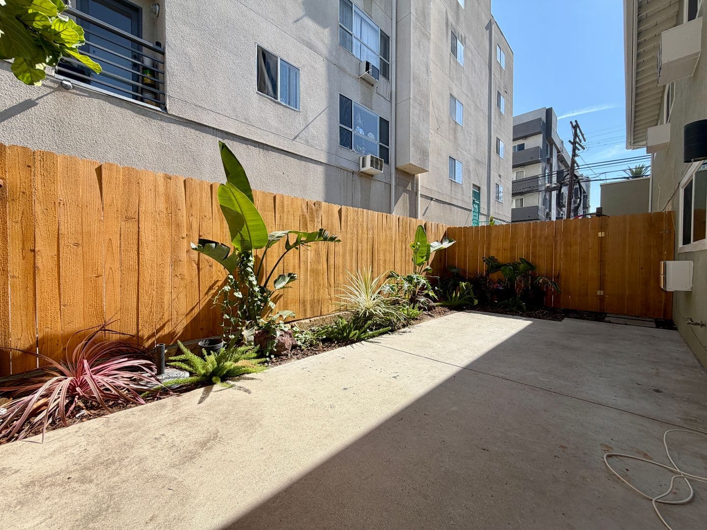Los Angeles Apartment: 3741-3745 Jasmine Ave