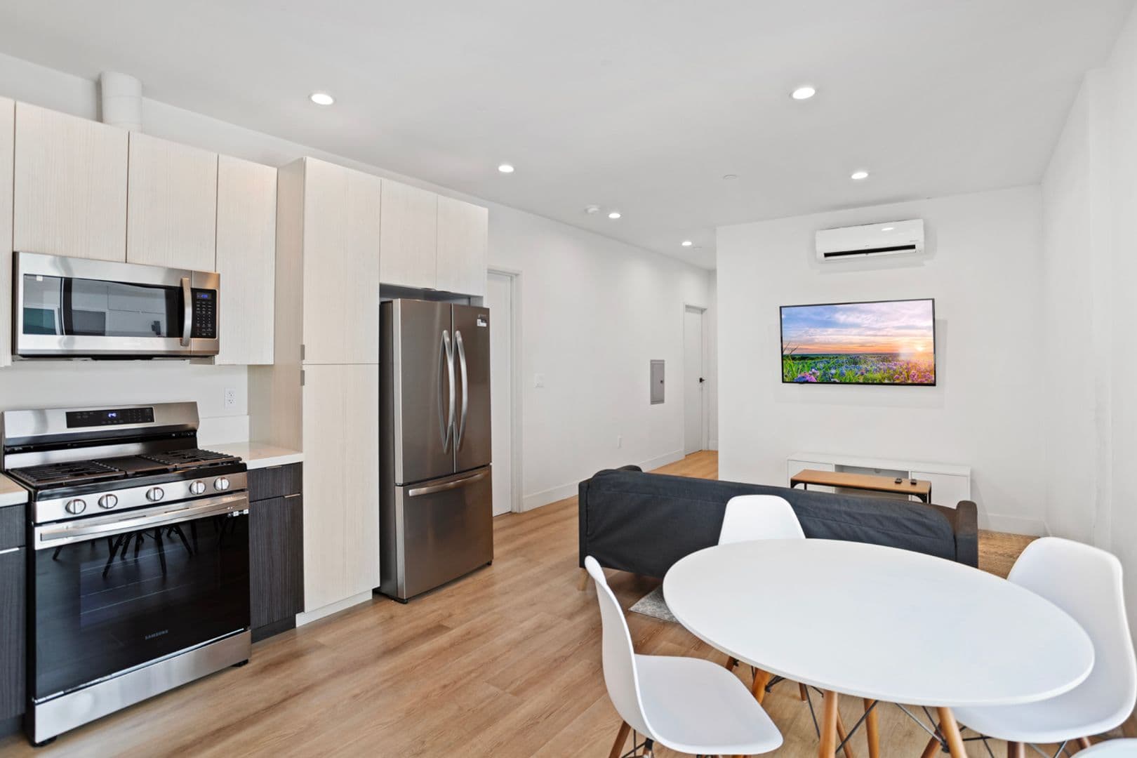 Los Angeles Apartment: 2714 Portland Street