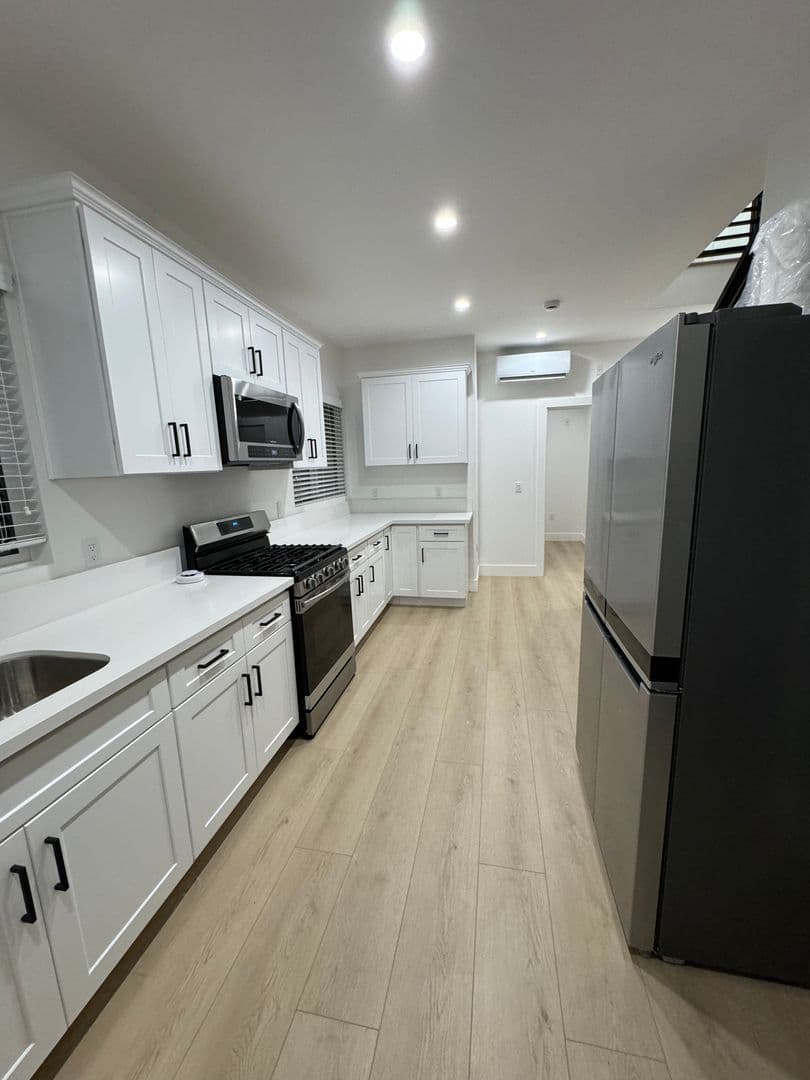 Los Angeles Apartment: 8336 Regis Way