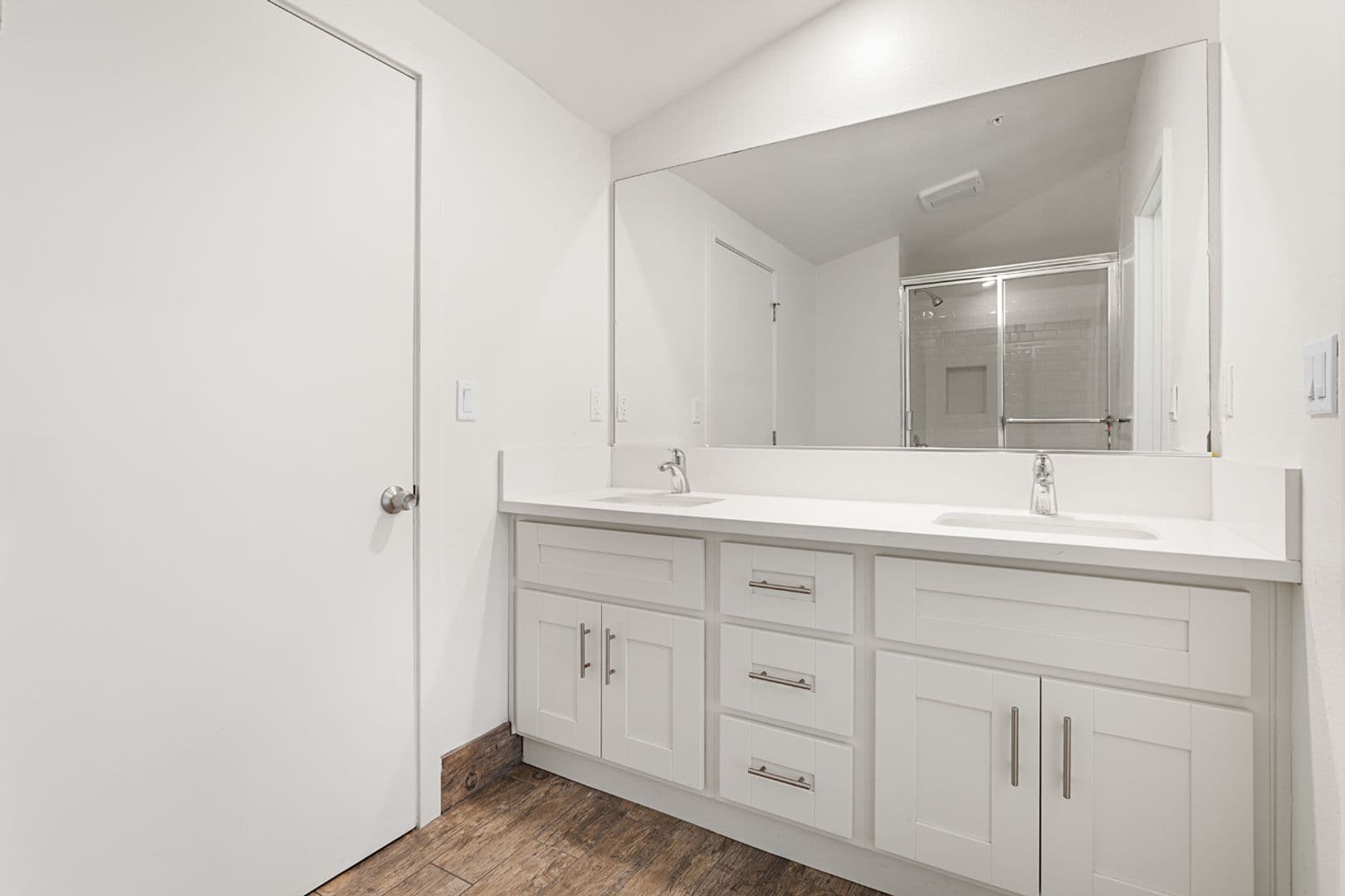 Los Angeles Apartment: 2802 Ellendale Place