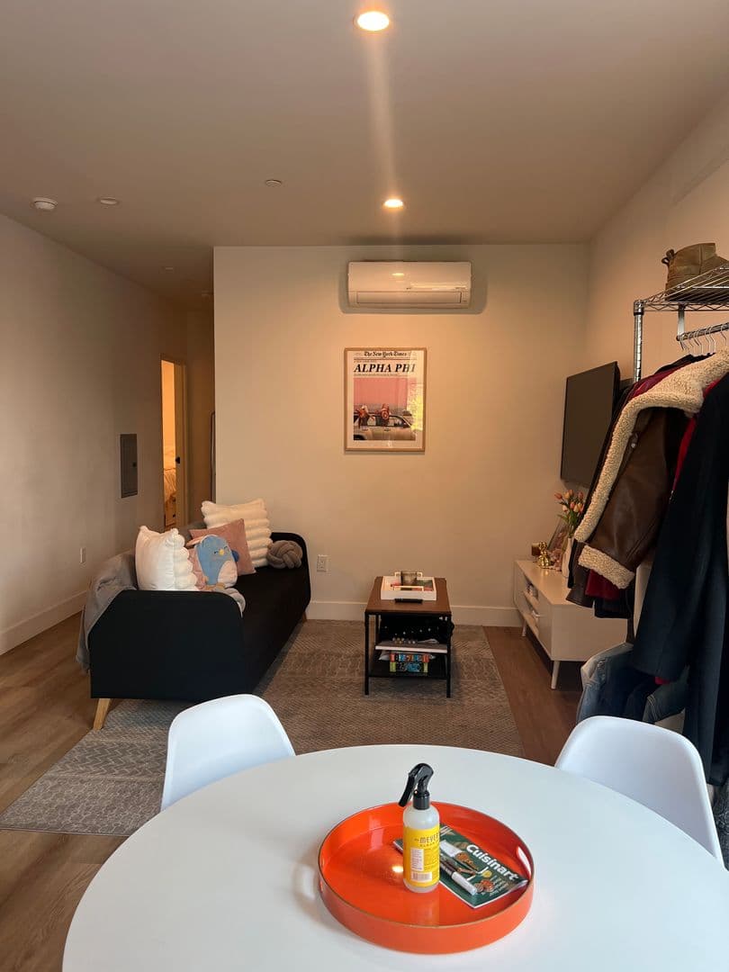 Los Angeles Apartment: 2714 Portland Street