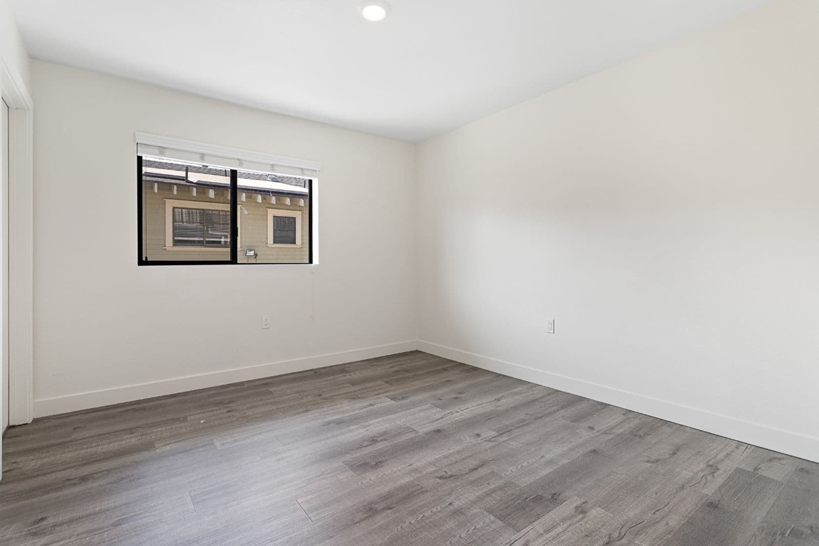 Los Angeles Apartment: 2802 Ellendale Place