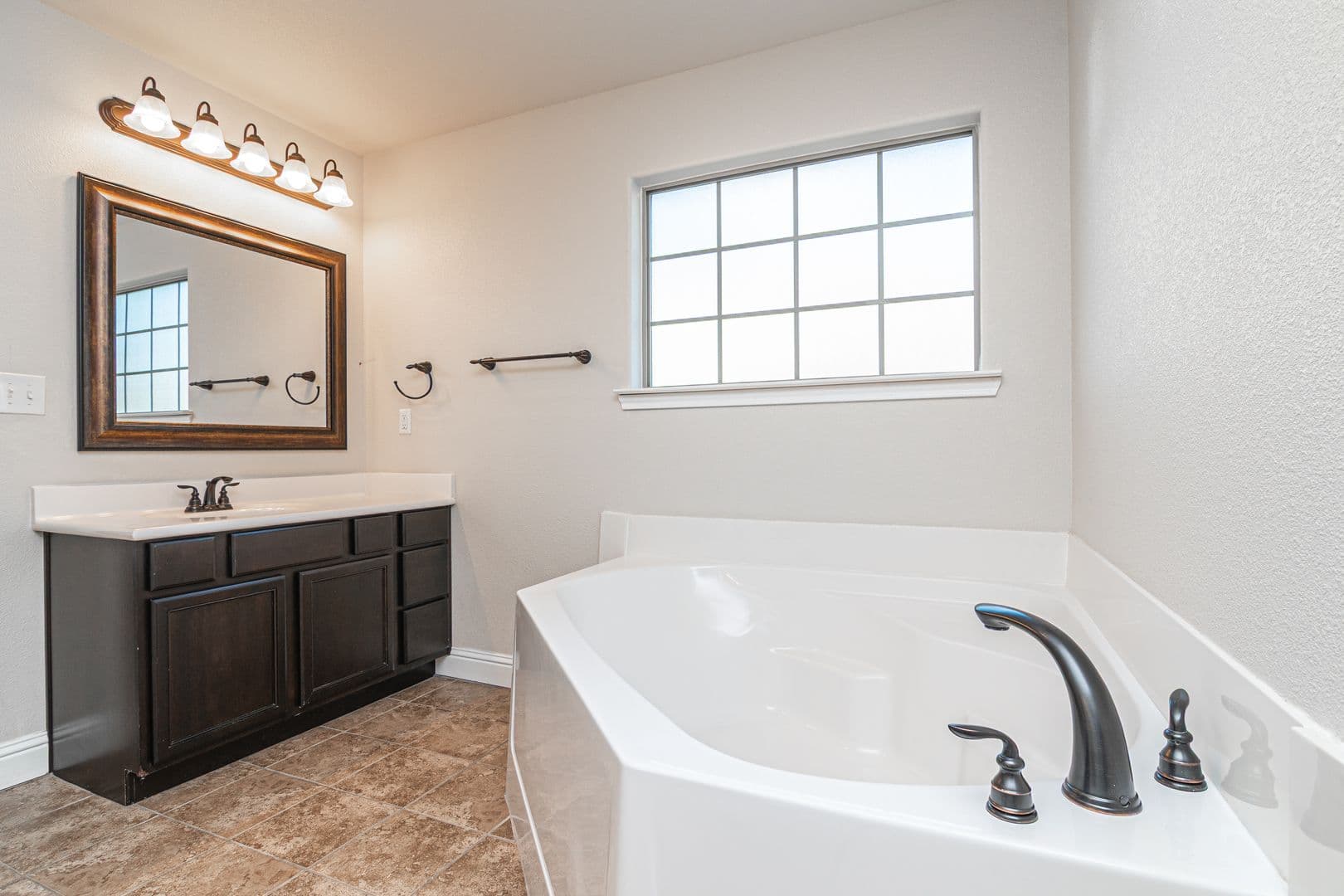 Midland House: 5914 Wagner