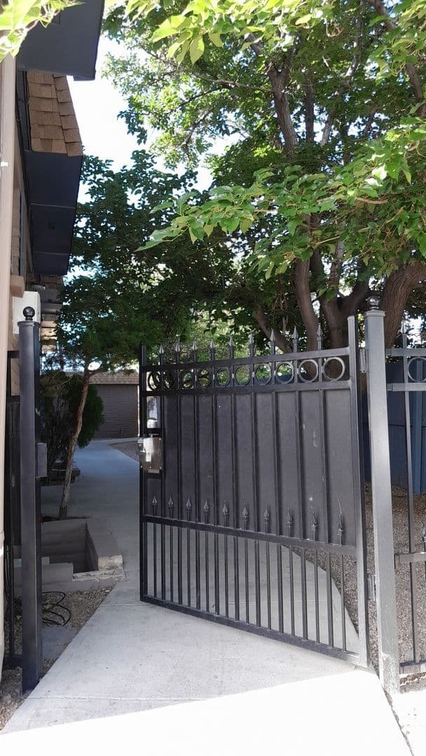 Albuquerque Apartment: 2426 Garfield Ave SE