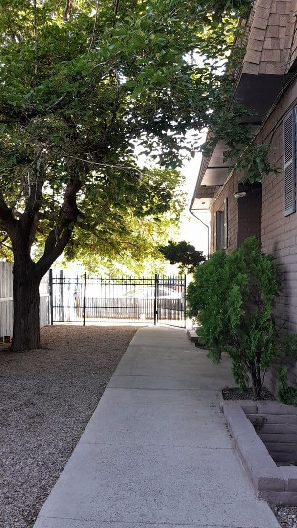 Albuquerque Apartment: 2426 Garfield Ave SE
