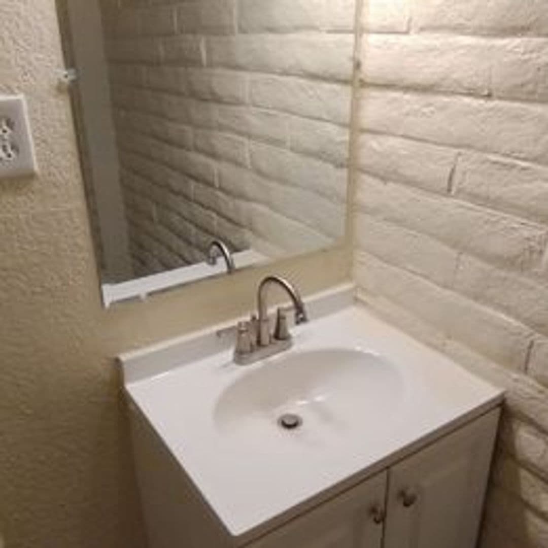 Albuquerque Apartment: 2426 Garfield Ave SE
