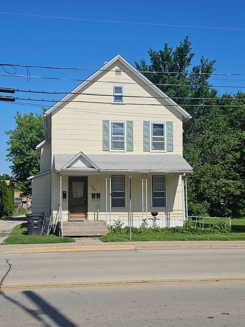 Rock Island Apartment: 1819 17th St.