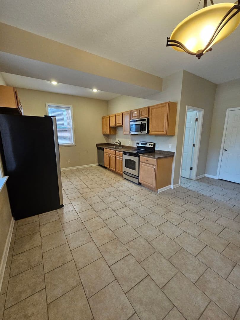 Davenport Apartment: 108 W 5th Street