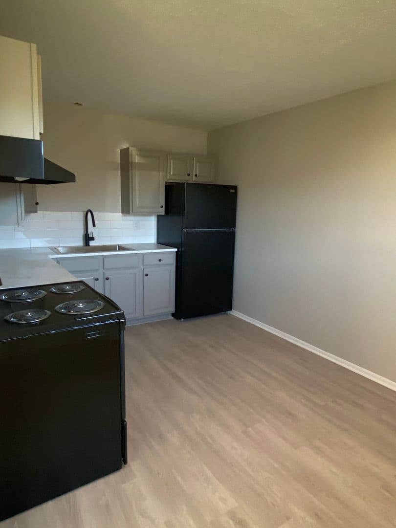 Davenport Apartment: 769 W 61st St.