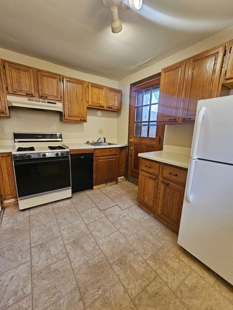 Davenport Apartment: 1011 Bridge Ave. - 1212 E 10th St.