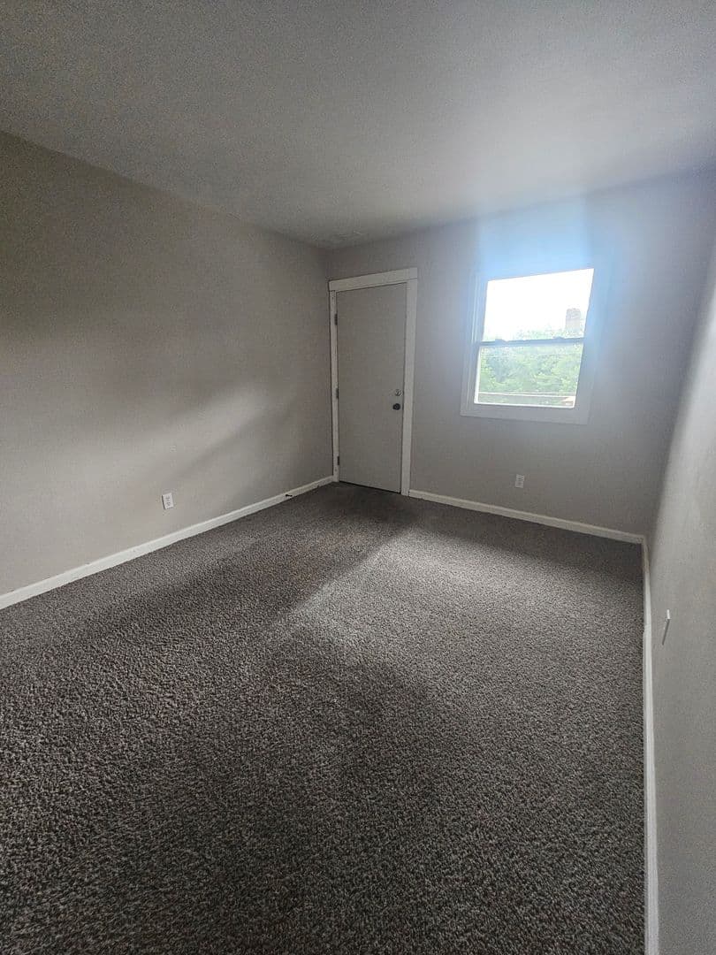 Davenport Apartment: 3424 Heatherton Drive