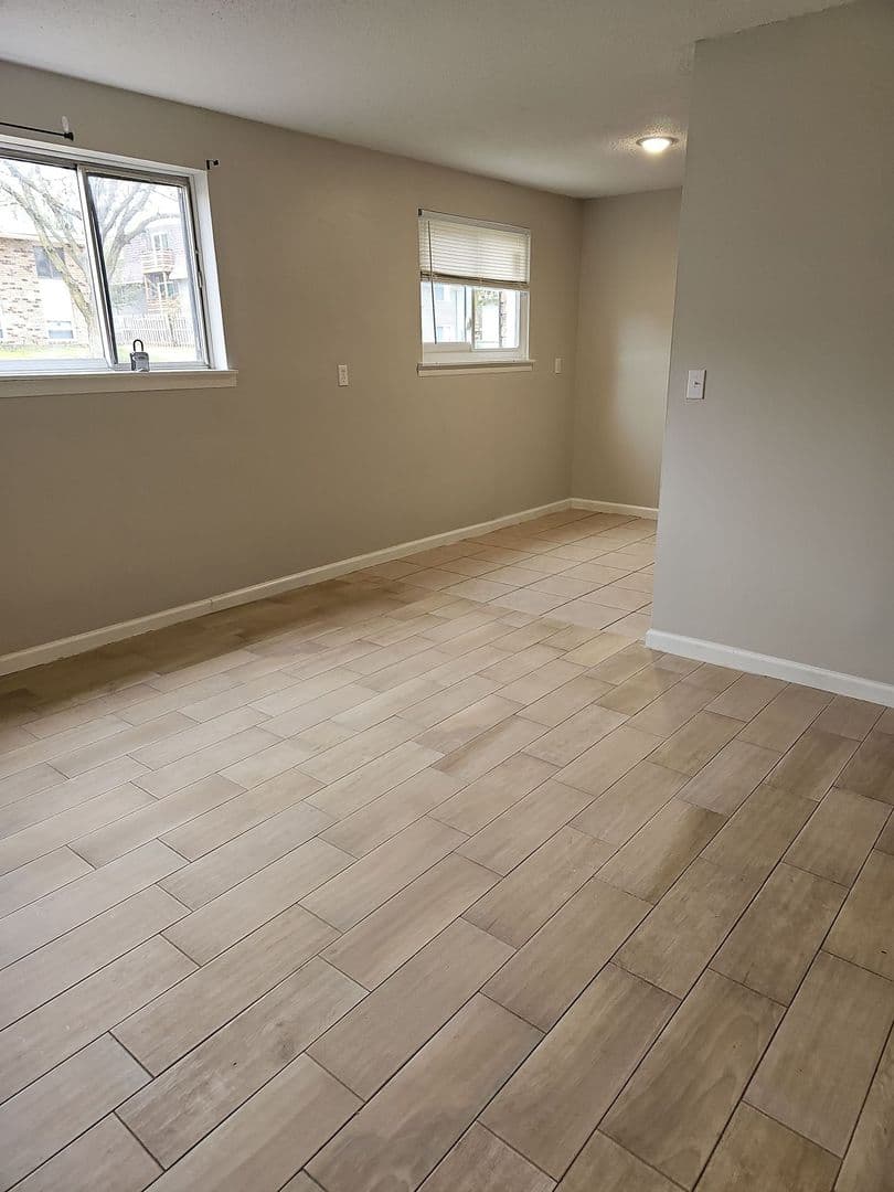 Davenport Apartment: 3528 Heatherton Drive