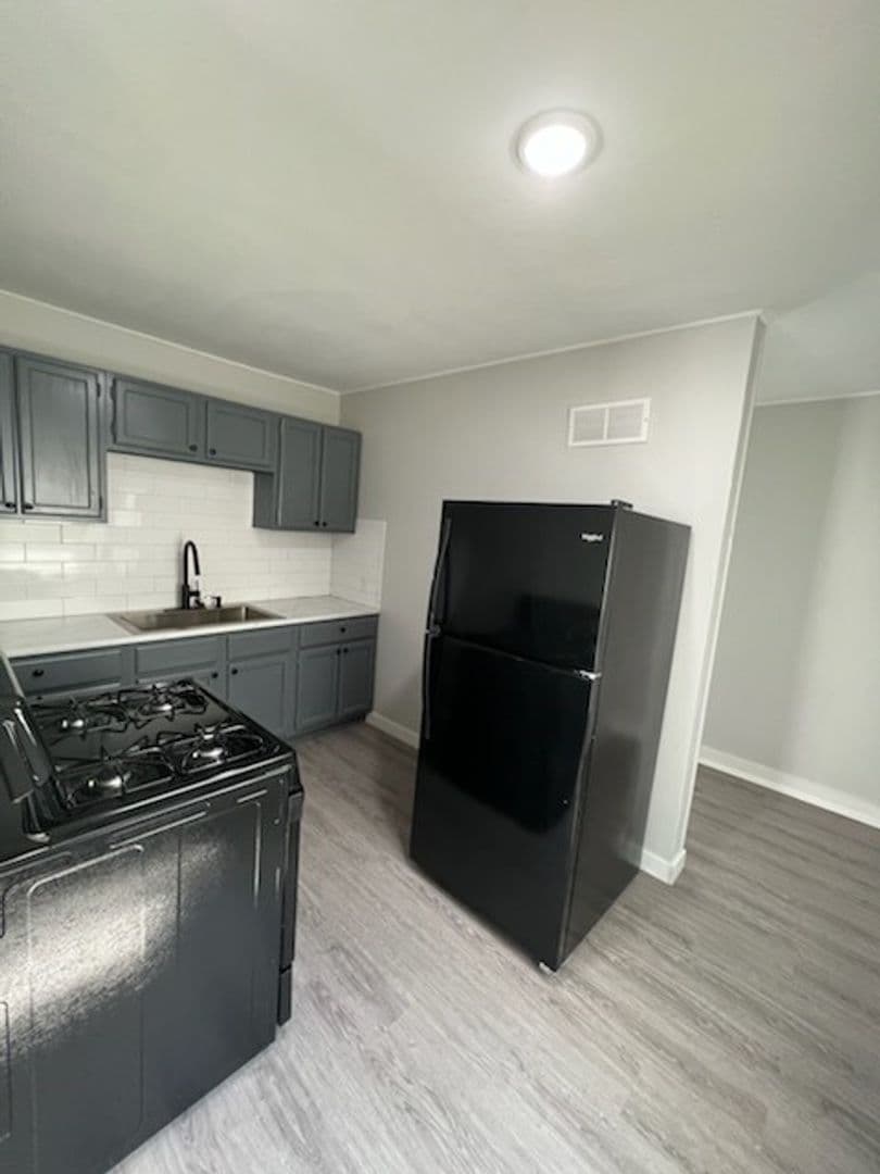 Davenport Apartment: 3803 - 3805 Johnson Ave.