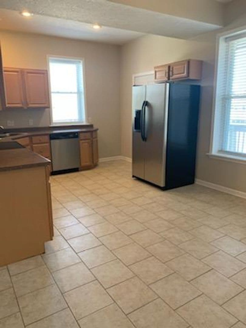 Davenport Apartment: 108 W 5th Street