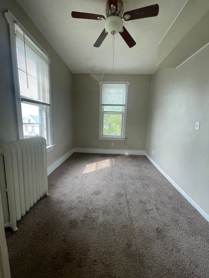 Rock Island Apartment: 2824 8th Ave.