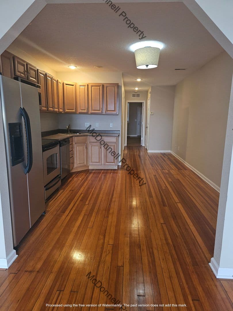 Davenport Apartment: 108 W 5th Street