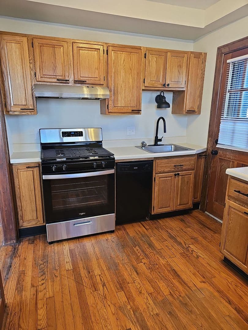 Davenport Apartment: 1011 Bridge Ave. - 1212 E 10th St.