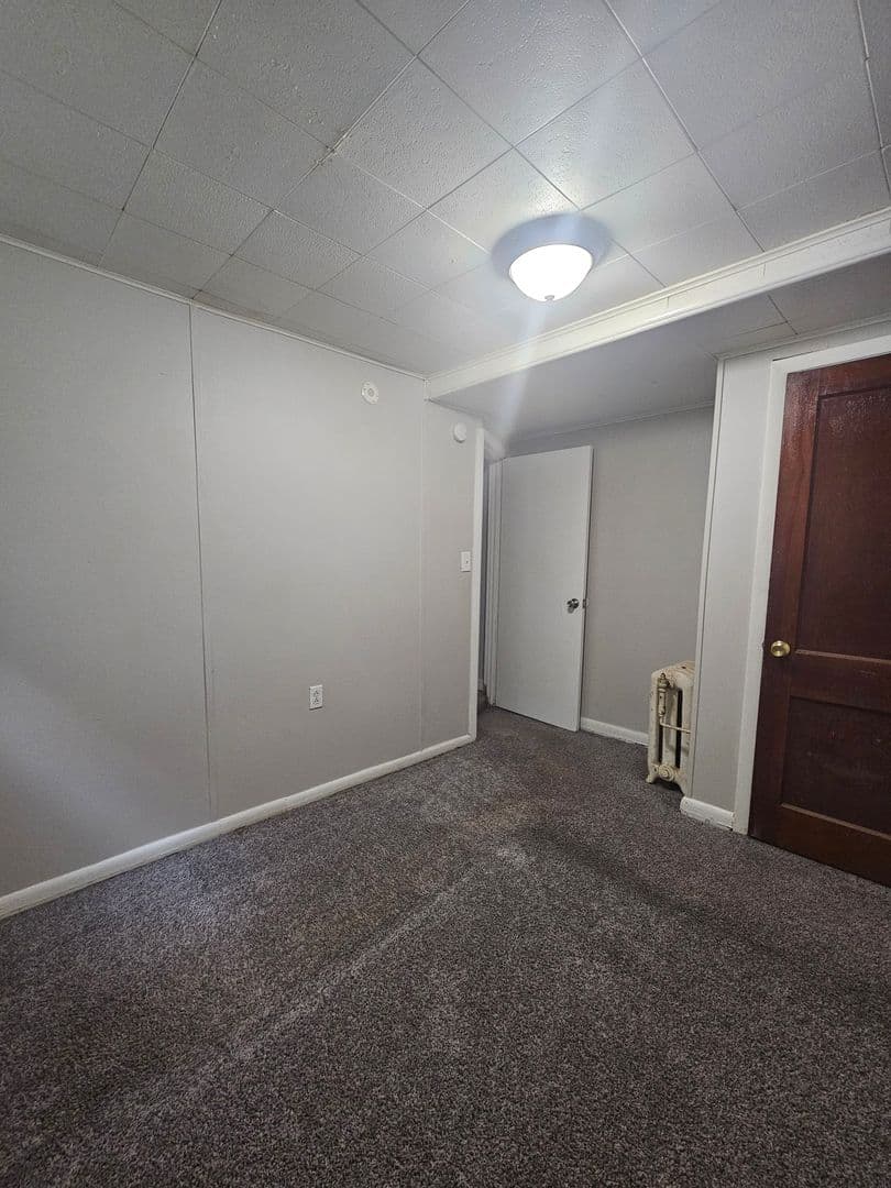 Rock Island Apartment: 2824 8th Ave.
