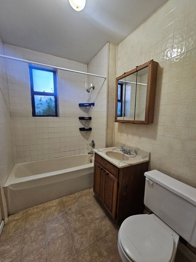 Davenport Apartment: 1011 Bridge Ave. - 1212 E 10th St.