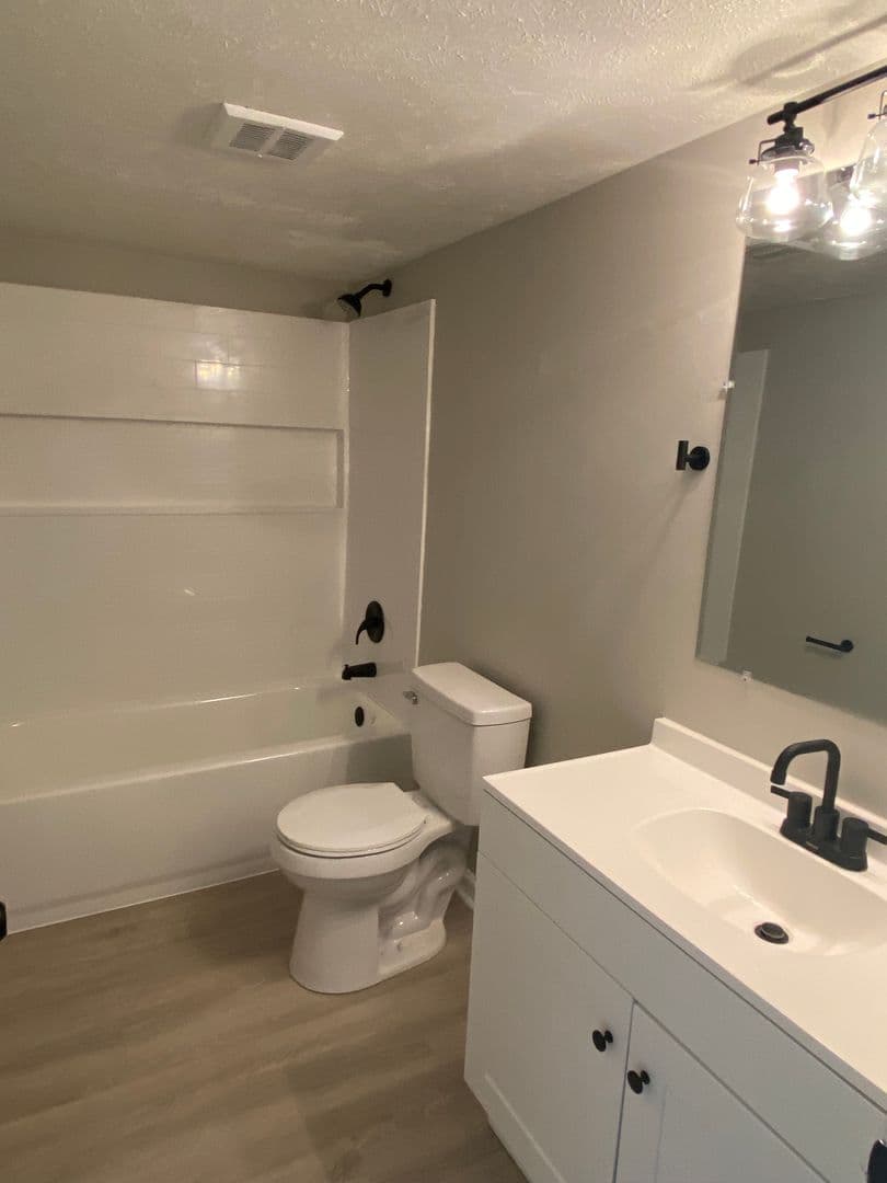 Davenport Apartment: 769 W 61st St.