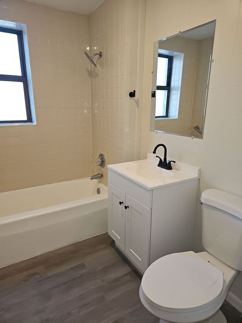 Davenport Apartment: 1011 Bridge Ave. - 1212 E 10th St.