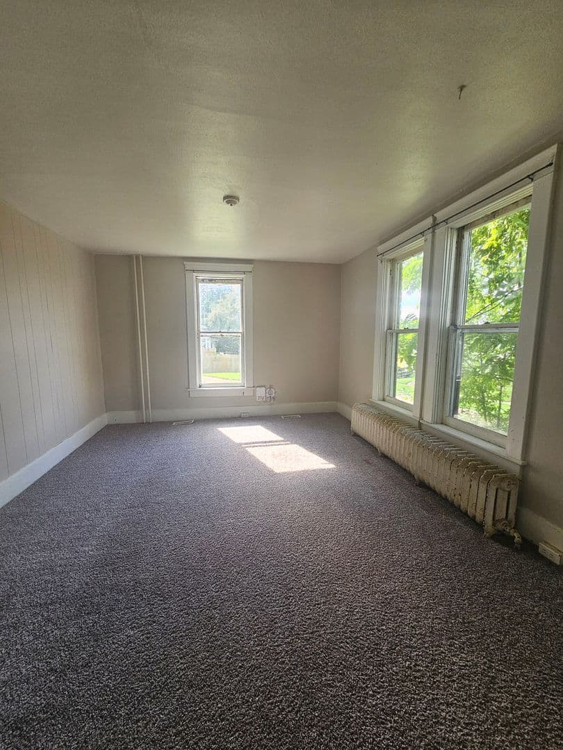 Rock Island Apartment: 2824 8th Ave.