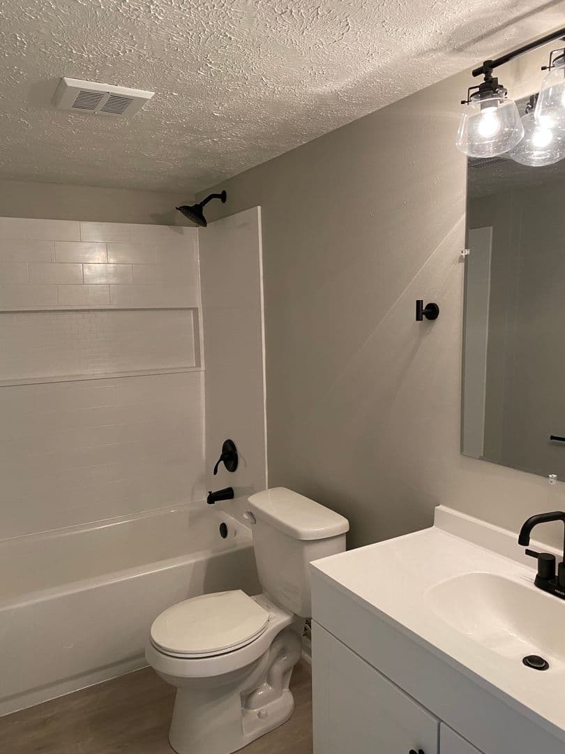 Davenport Apartment: 769 W 61st St.