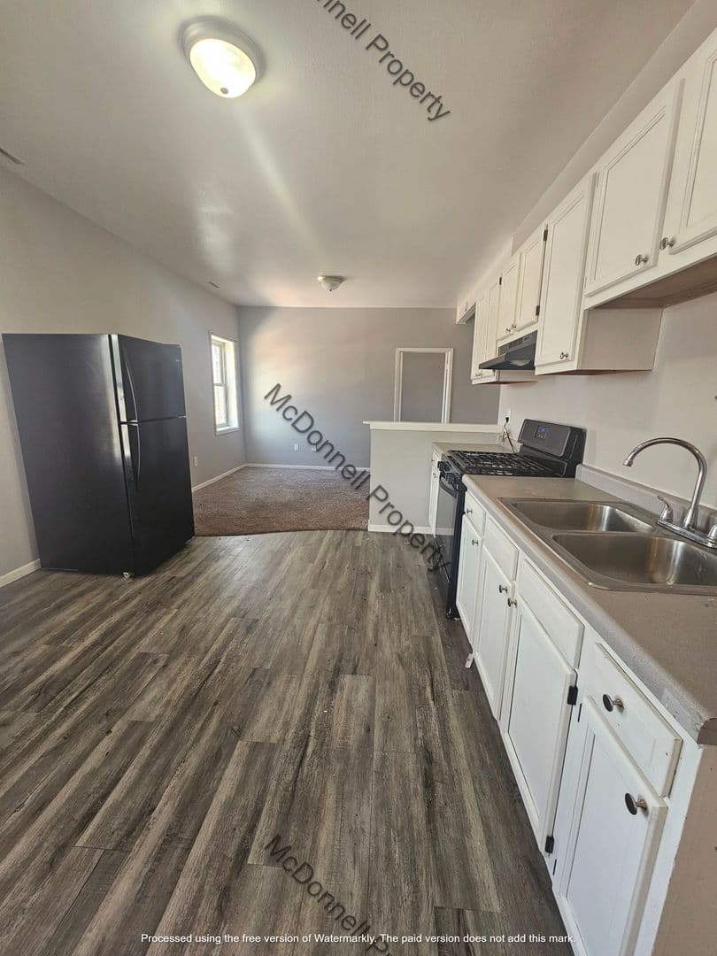 East Moline Apartment: 1022 15th Ave.