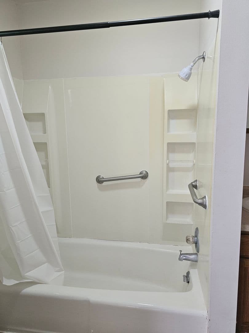 Aledo Apartment: 607 NE 3rd Ave