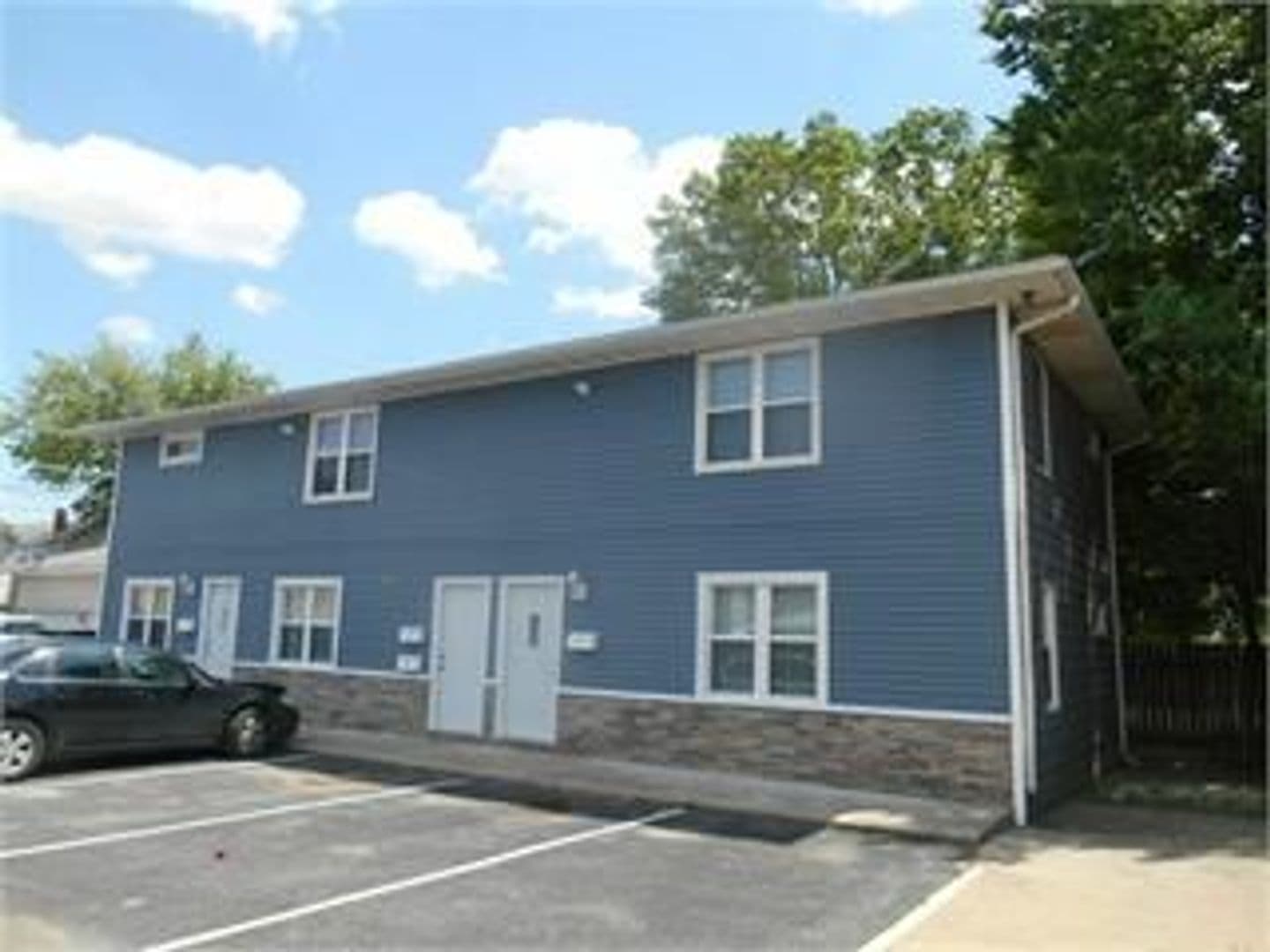 Davenport Apartment: 313 E Locust Street