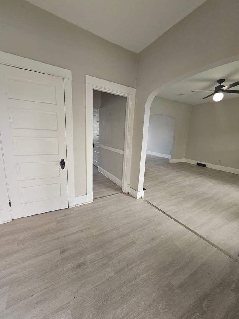 Davenport Apartment: 1502 W Pleasant St.