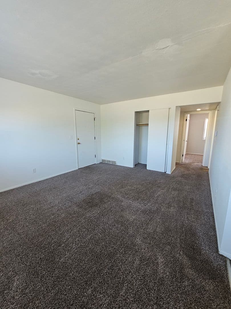 Davenport Apartment: 710 W 63rd St.
