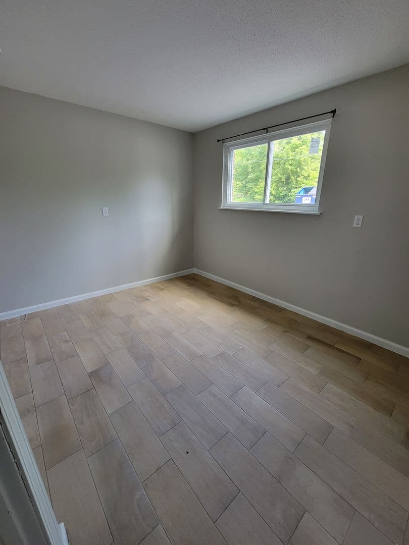 Davenport Apartment: 3528 Heatherton Drive