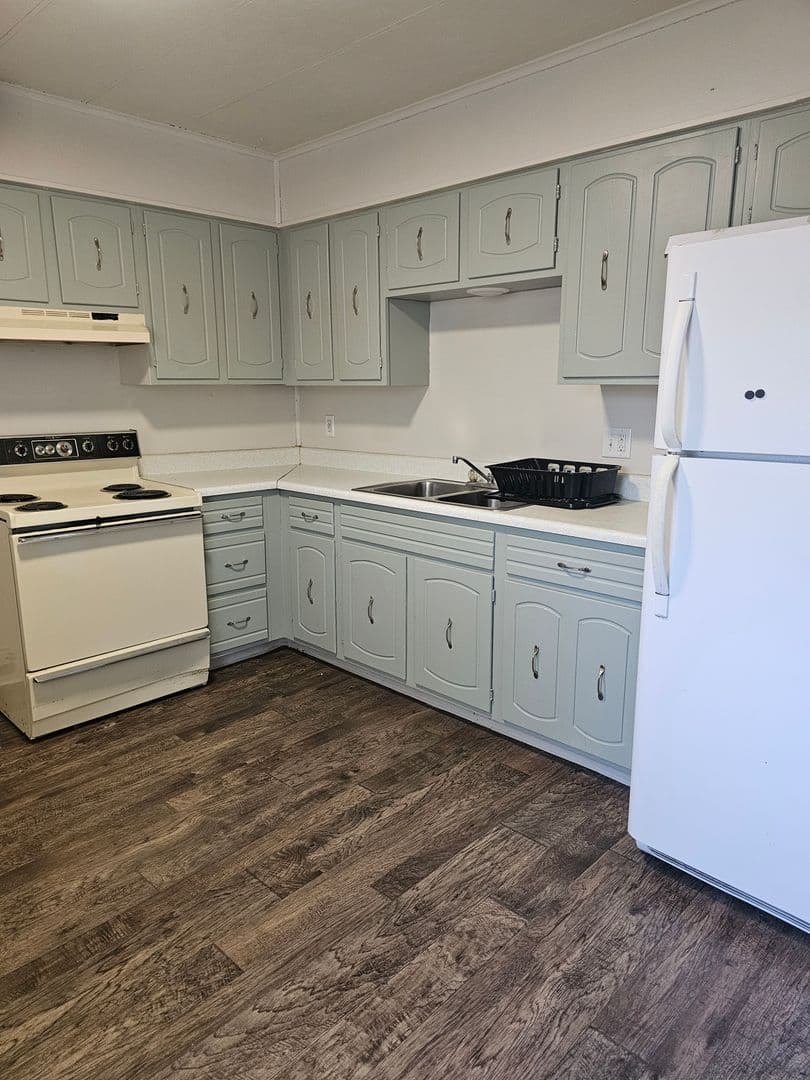 Aledo Apartment: 106 - 108 NW 11th Ave