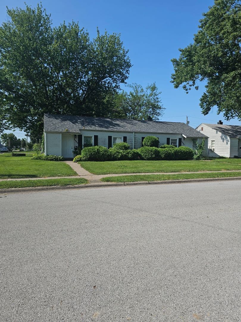 Davenport Apartment: 3803 - 3805 Johnson Ave.