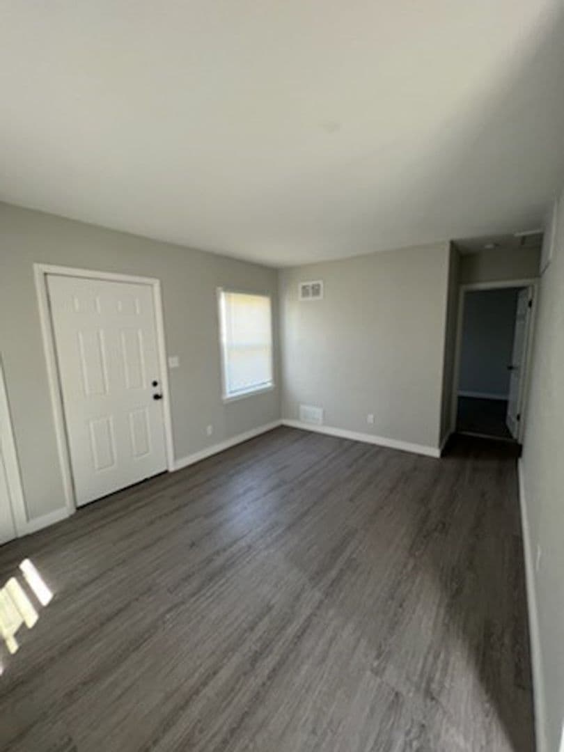 Davenport Apartment: 3803 - 3805 Johnson Ave.