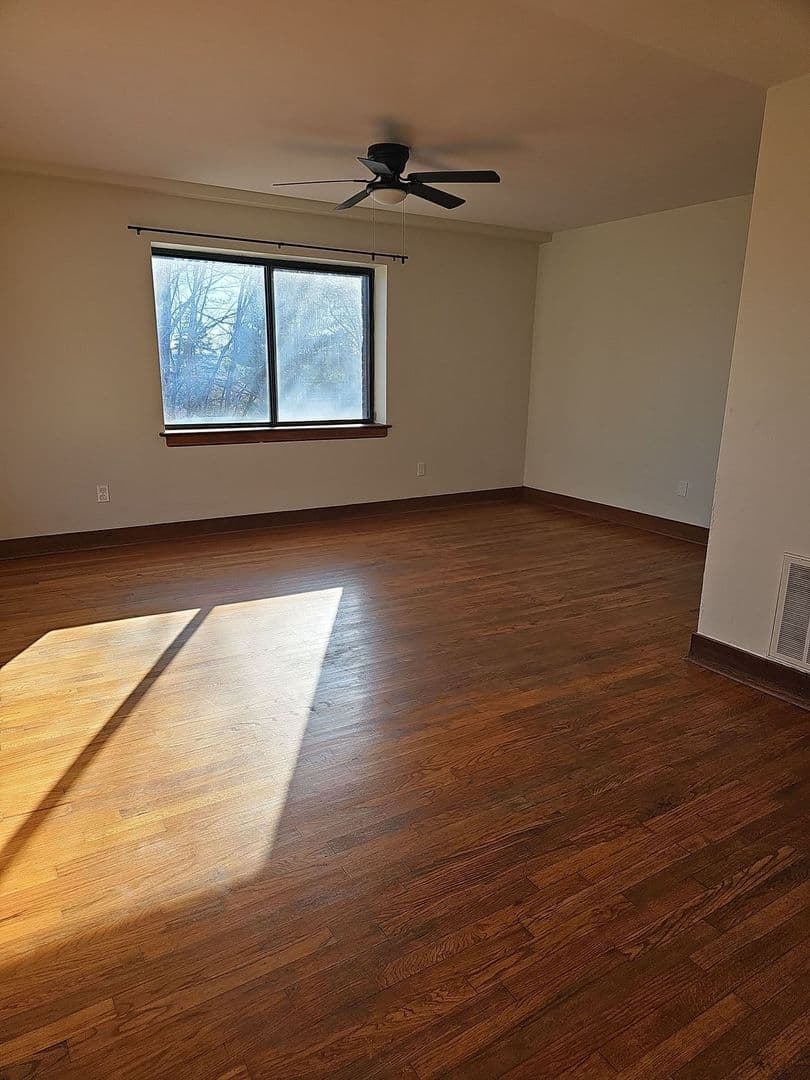 Davenport Apartment: 1011 Bridge Ave. - 1212 E 10th St.