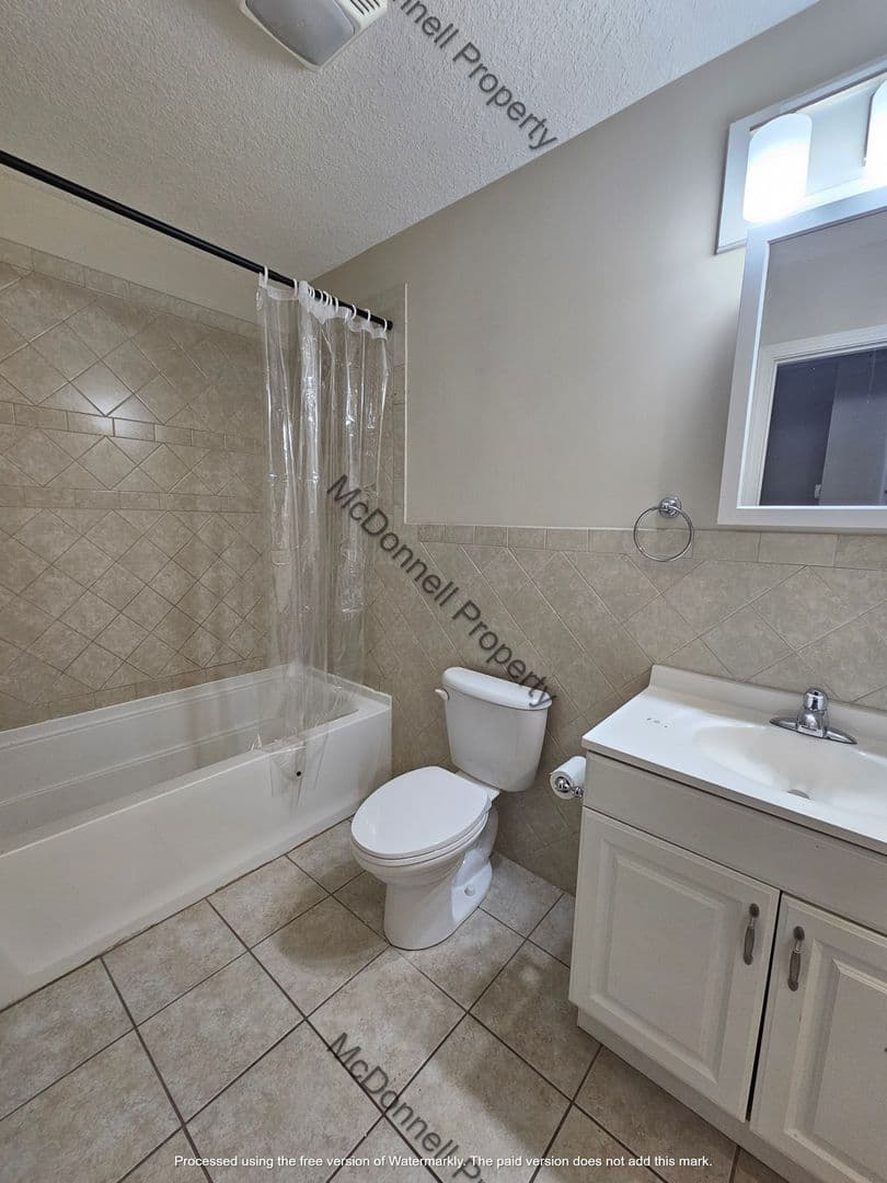 Davenport Apartment: 108 W 5th Street