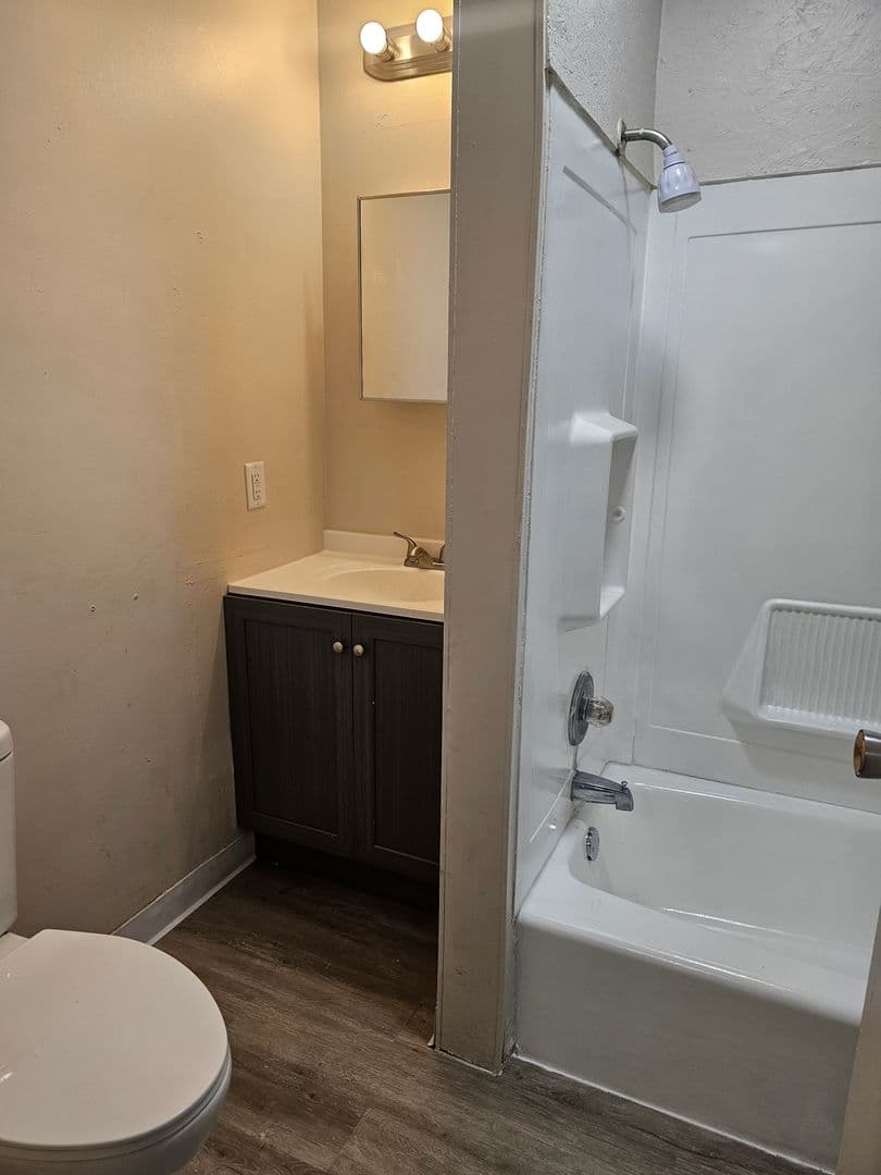 Aledo Apartment: 607 NE 3rd Ave
