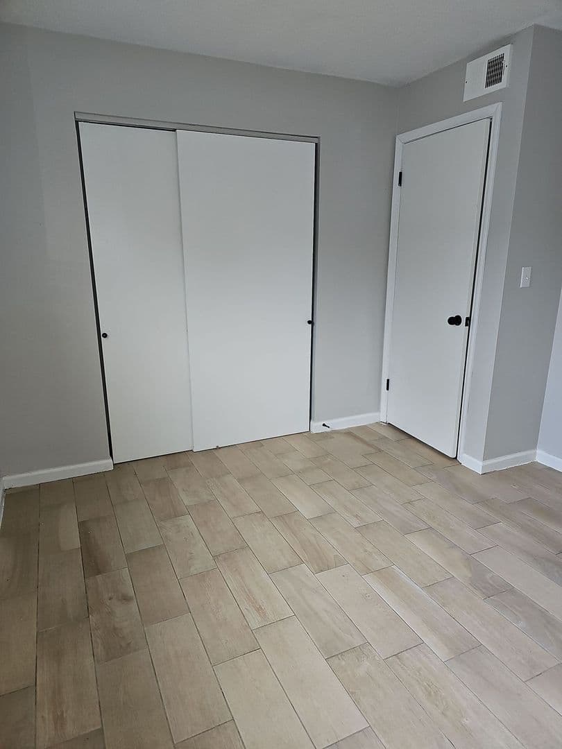 Davenport Apartment: 3528 Heatherton Drive