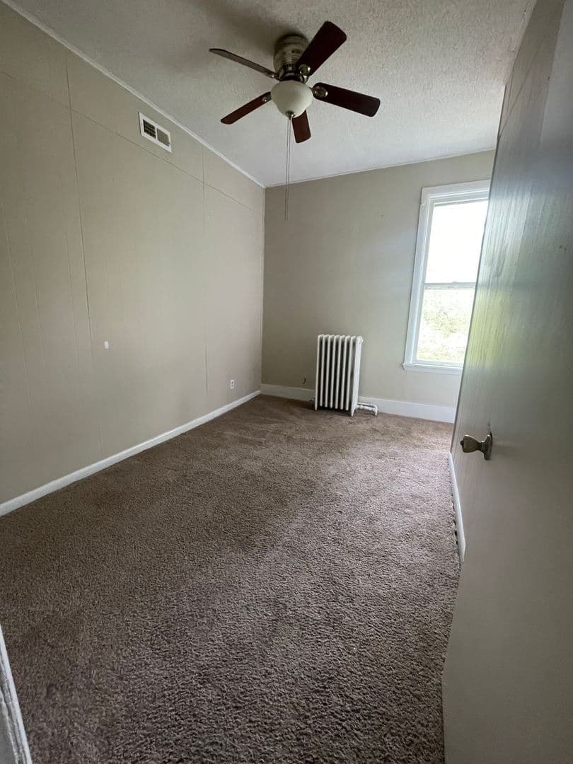 Rock Island Apartment: 2824 8th Ave.