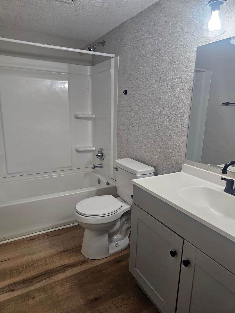 Davenport Apartment: 3424 Heatherton Drive