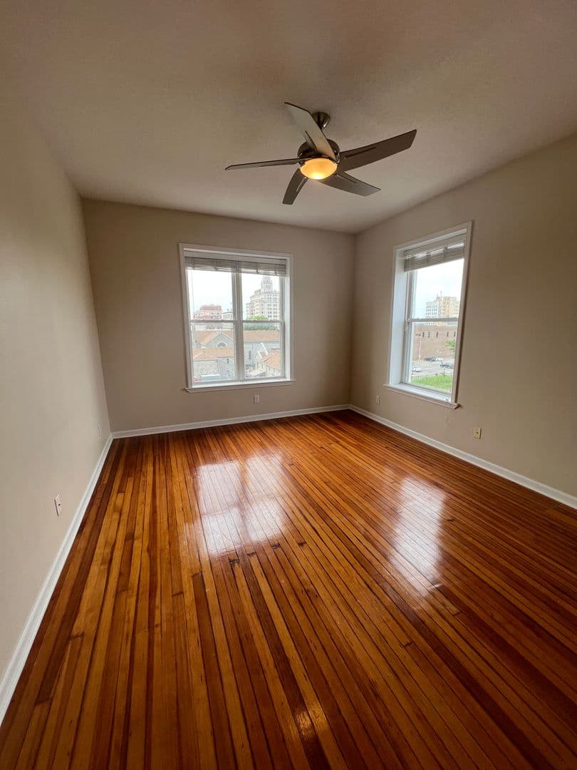 Davenport Apartment: 108 W 5th Street