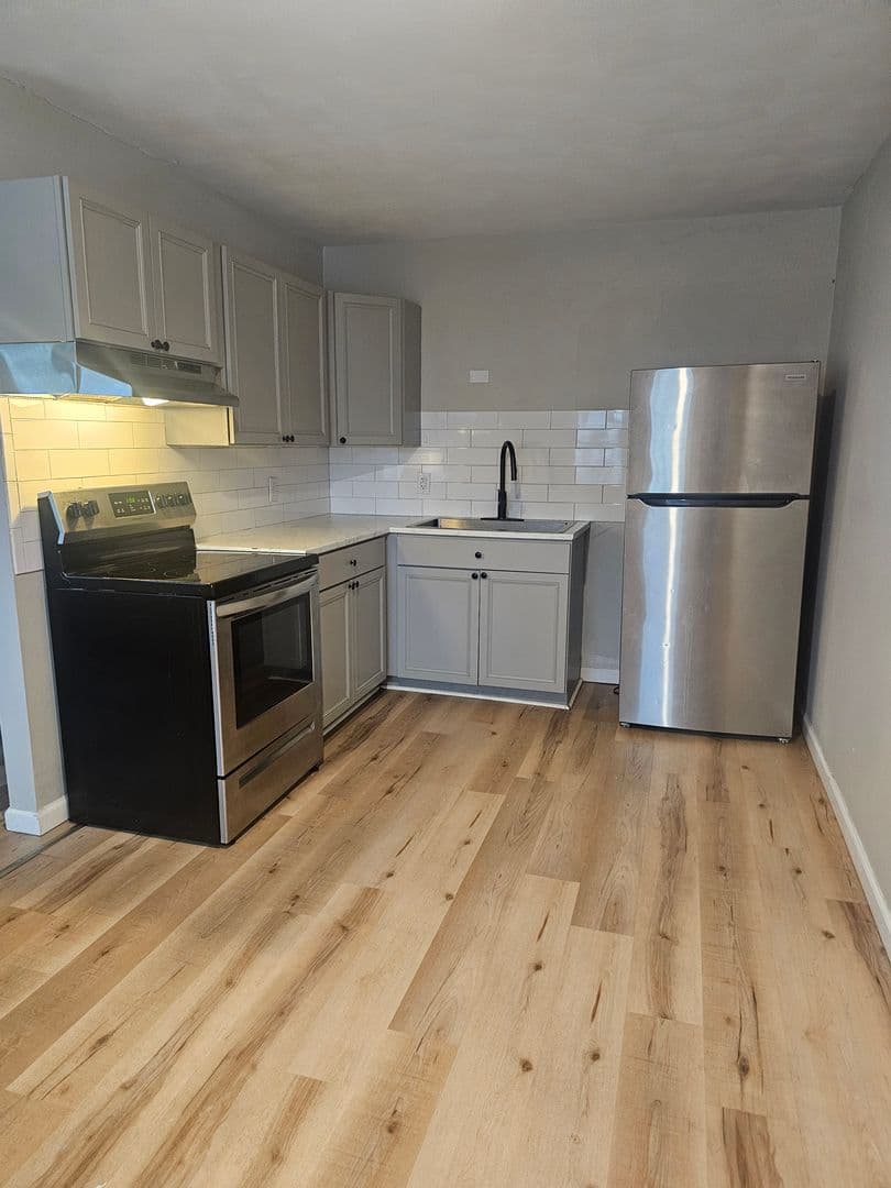 Davenport Apartment: 3424 Heatherton Drive